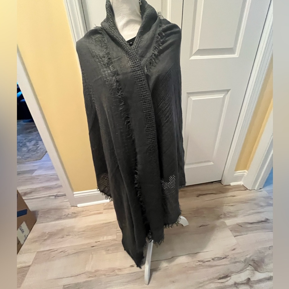 Steve Madden Oversized Dark Gray Lightweight Fringed Woven Shawl/Wrap